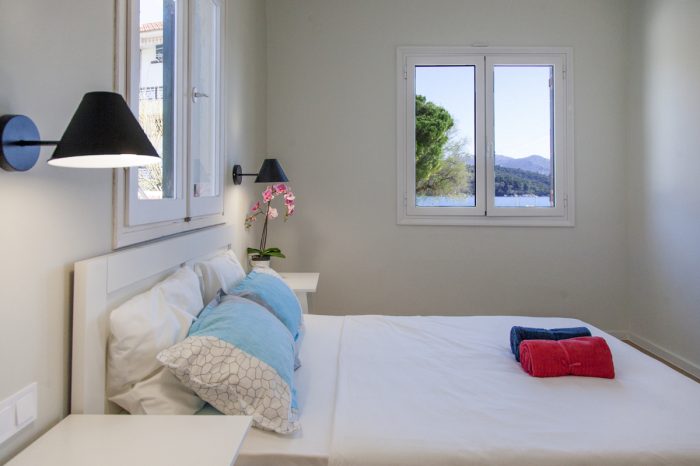 ligiabay-apartments-ligia-lefkada-greece-luxury-apartment-two-ground-floor-bedroom-with-double-bed-modern-decoration