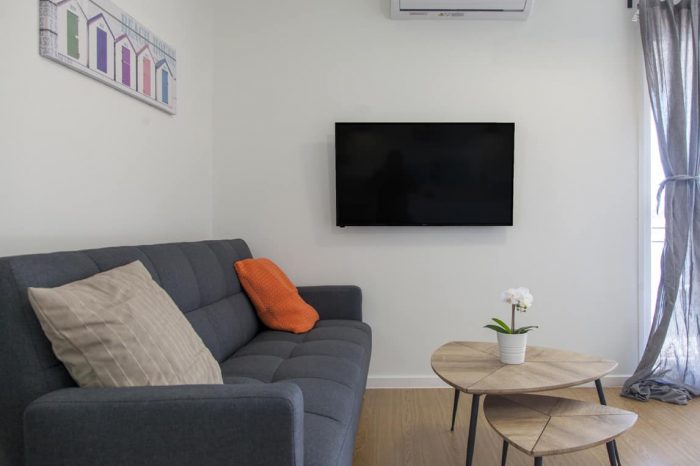 ligiabay-luxury-apartment-seven-ligia-lefkada-greece-living-room-with-sofa-bed-smart-tv-modern-decoration