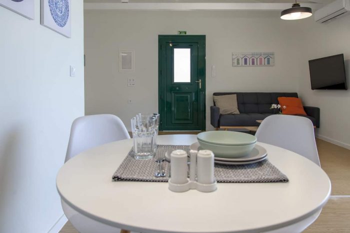 ligiabay-seafront-apartment-seven-ligia-lefkas-lefkada-island-greece-spacious-area-dining-table